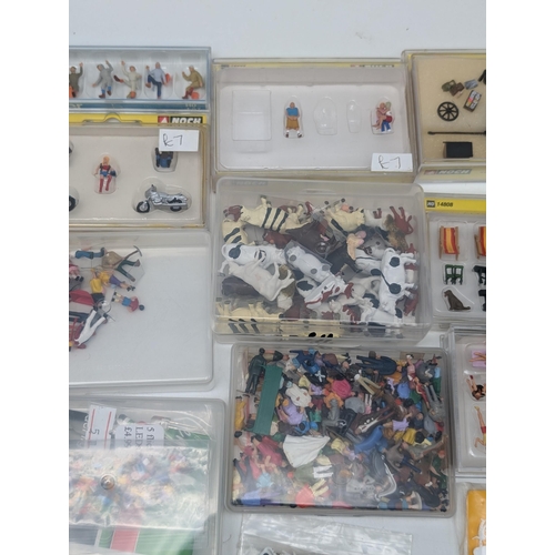 359 - Hundreds of N Gauge Scene Animals, People & Accessories Excellent Group