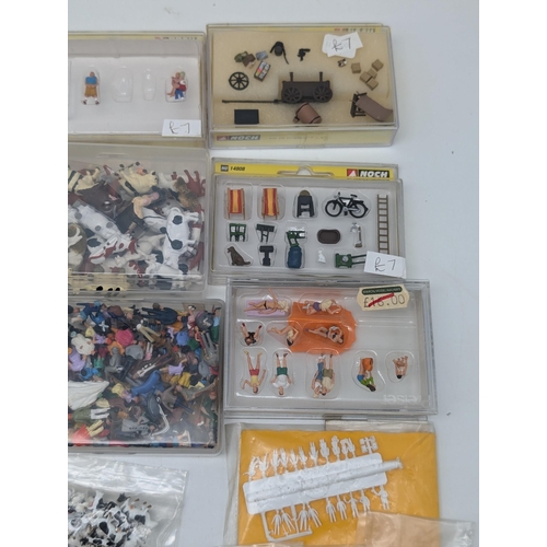 359 - Hundreds of N Gauge Scene Animals, People & Accessories Excellent Group