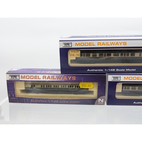 372 - Dapol N Gauge Railways Group (7) Coaches, All In Good Boxed Order Most Appear Unused GWW Hawksworth,... 