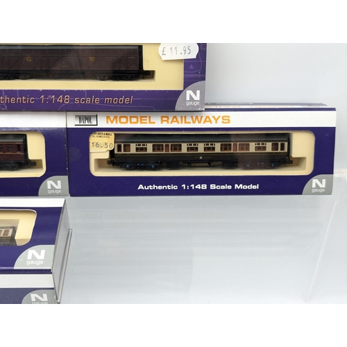 373 - Group (7) Dapol N Gauge Model Railways - 6 Coaches / 1 Wagon All Boxed Good Condition Collett Coach ... 