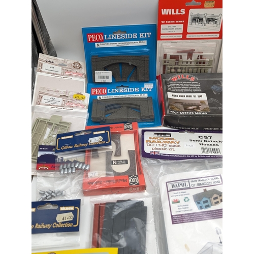 387 - Good Quantity Model Railway Accessories / Trackside Etc Including - Peco Lineside Kits. Most Appears... 