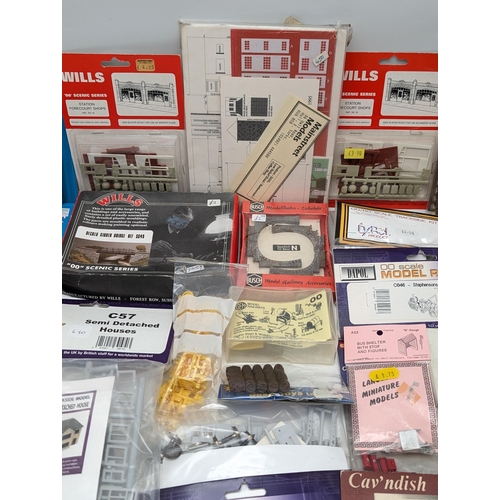 387 - Good Quantity Model Railway Accessories / Trackside Etc Including - Peco Lineside Kits. Most Appears... 