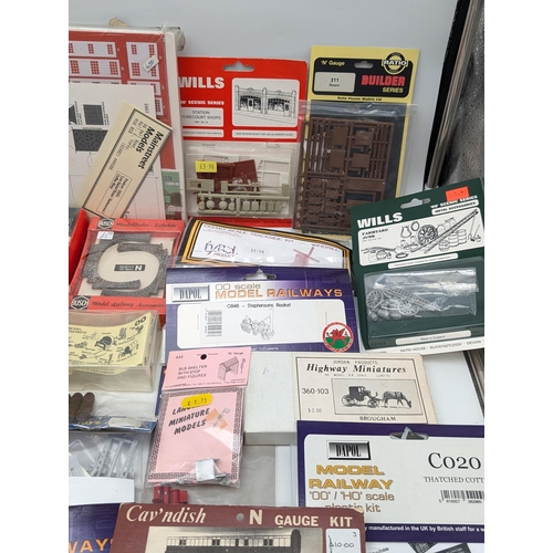 387 - Good Quantity Model Railway Accessories / Trackside Etc Including - Peco Lineside Kits. Most Appears... 