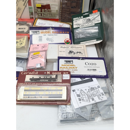 387 - Good Quantity Model Railway Accessories / Trackside Etc Including - Peco Lineside Kits. Most Appears... 