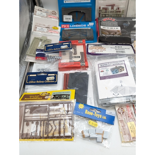 387 - Good Quantity Model Railway Accessories / Trackside Etc Including - Peco Lineside Kits. Most Appears... 