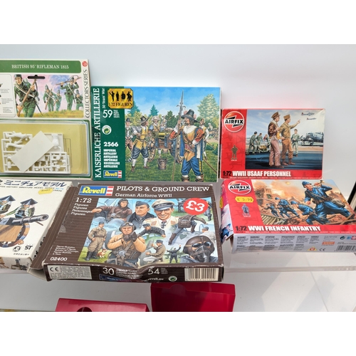 412 - Plastic Model Kits / Soldiers, Good Quantity Vintage. Appear All Complete To Include Vintage Airfix ... 