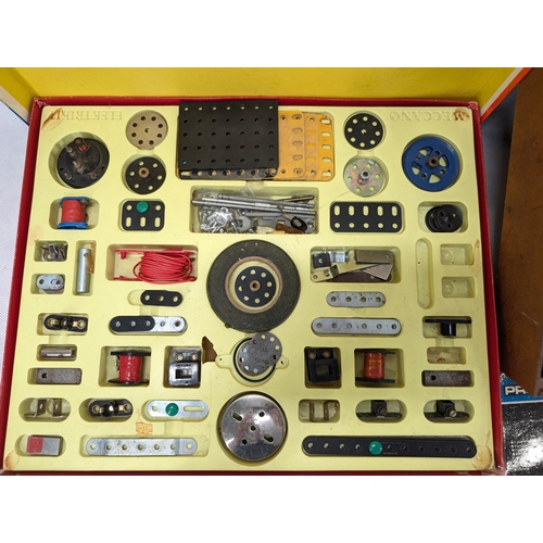 421 - Meccano Bundle (2) Vintage Elektrikit Looks Nearly Complete, Wooden Tray With Various Components Etc