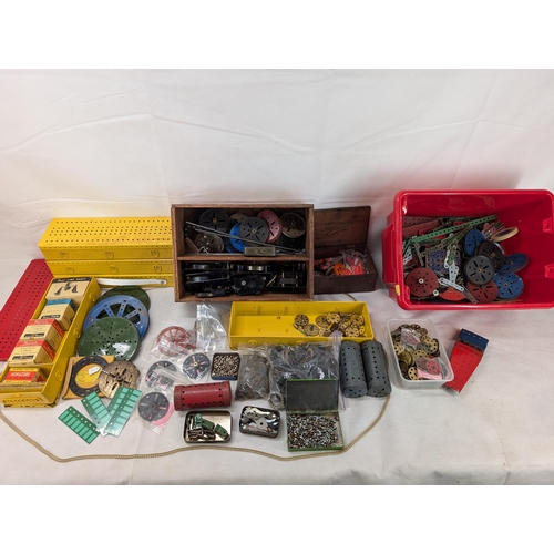 426 - Meccano Bundle (6) Huge Quantity Meccano, Vintage, All Sorts, Motors, Clockworks, Gears, Motors Etc