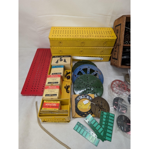 426 - Meccano Bundle (6) Huge Quantity Meccano, Vintage, All Sorts, Motors, Clockworks, Gears, Motors Etc