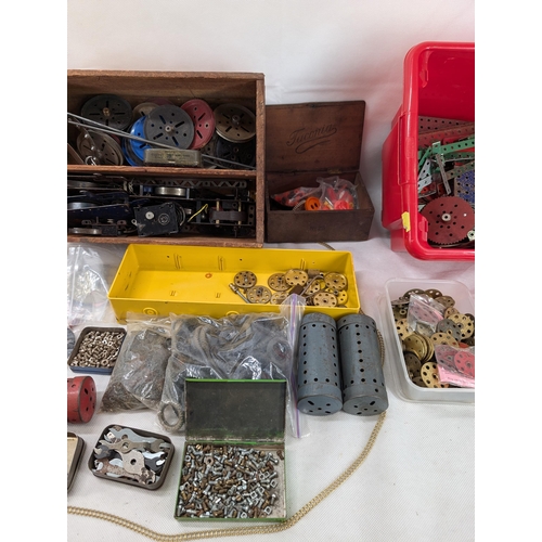 426 - Meccano Bundle (6) Huge Quantity Meccano, Vintage, All Sorts, Motors, Clockworks, Gears, Motors Etc