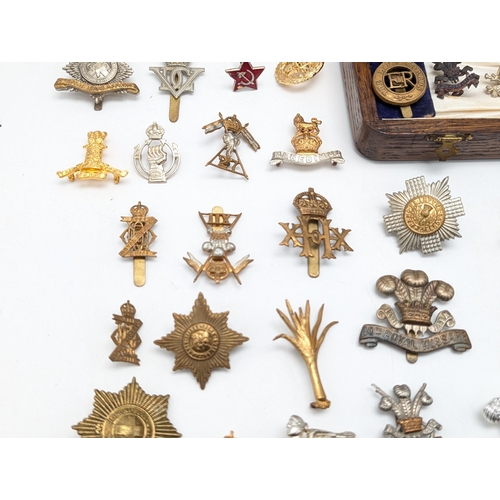 471 - Excellent Group Cap Badges / Pins, Medals, WW2, WW1 Some Nice Examples Here Qty (77)