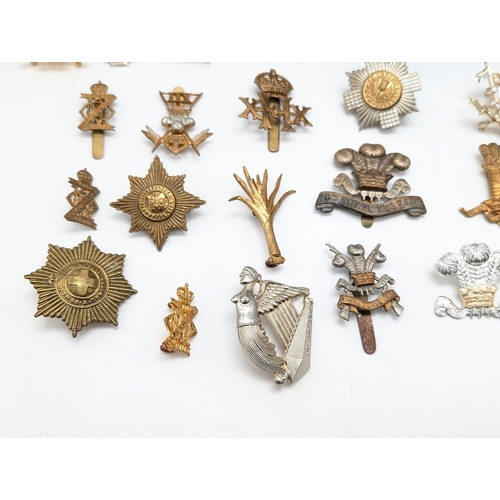 471 - Excellent Group Cap Badges / Pins, Medals, WW2, WW1 Some Nice Examples Here Qty (77)