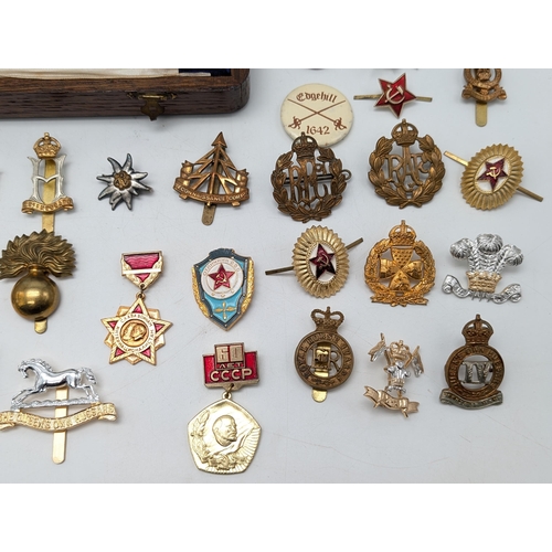 471 - Excellent Group Cap Badges / Pins, Medals, WW2, WW1 Some Nice Examples Here Qty (77)