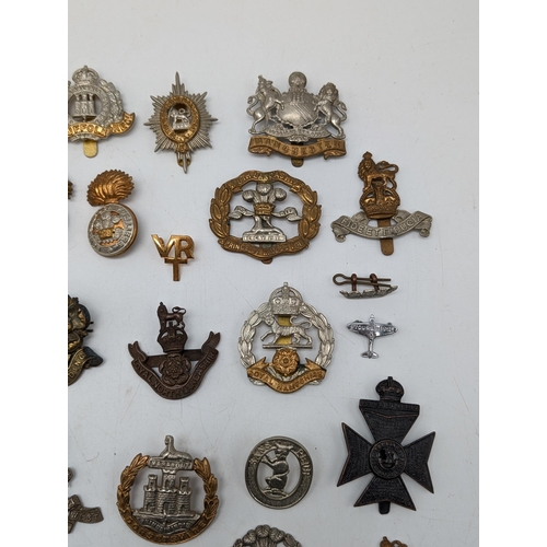 477 - Excellent Bundle Military Cap Badges, WW1 / WW2 And Lots Others Lots Here ! Para, Berkshire, RA, Mid... 