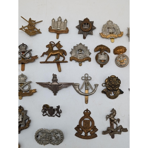 477 - Excellent Bundle Military Cap Badges, WW1 / WW2 And Lots Others Lots Here ! Para, Berkshire, RA, Mid... 