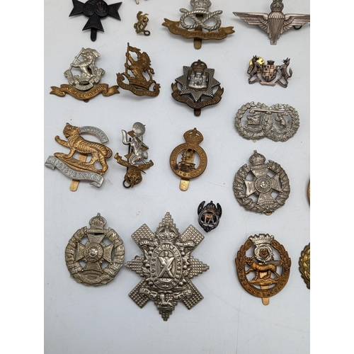 477 - Excellent Bundle Military Cap Badges, WW1 / WW2 And Lots Others Lots Here ! Para, Berkshire, RA, Mid... 