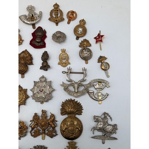 478 - Good Quantity Military Cap Badges WW1 / WW2 All Sorts Including, Argyle, Cuidich Ridge, Bydand Etc Q... 