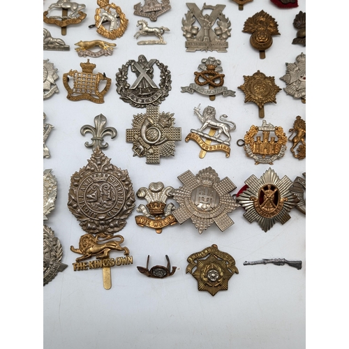 478 - Good Quantity Military Cap Badges WW1 / WW2 All Sorts Including, Argyle, Cuidich Ridge, Bydand Etc Q... 