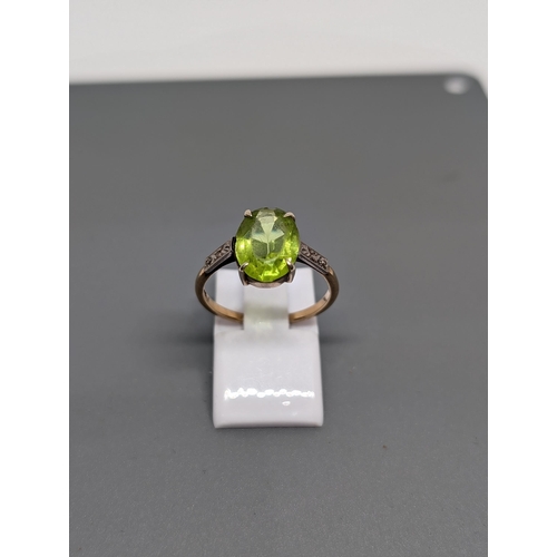 571 - Attractive Gold Ring With Green Stone, Tests as 9ct - 2.42g Gross Appx Size O