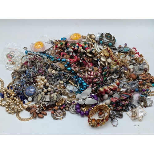 599 - Approx. 5kg of Costume Jewellery.