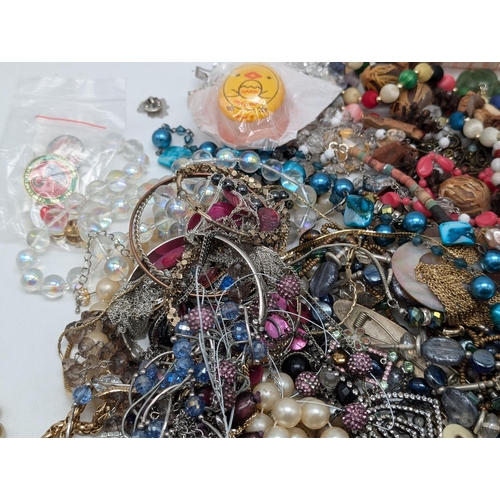 599 - Approx. 5kg of Costume Jewellery.