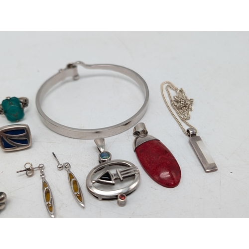 601 - 70.8g Sterling Silver Jewellery. Bangles, Earrings, Rings and Pendants.