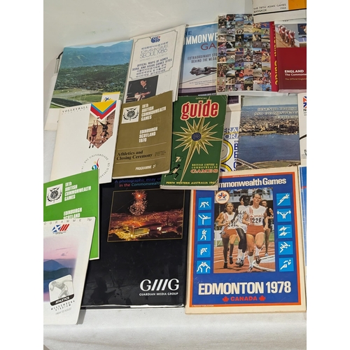 106 - Commonwealth Gams / British Empire Games Very Good Bundle Programmes - Guides Etc Large Quantity