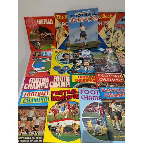 113 - Football Annuals Spanning Several Decades, Mostly Big Of Football Champions