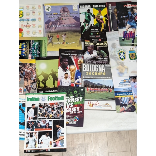 211 - Mixed Bundle Football Programmes, Unusual Competitions Some Vintage World Cup