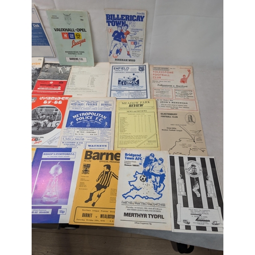 284 - Qty (30) Vintage Non League programs - Scarce Examples Included