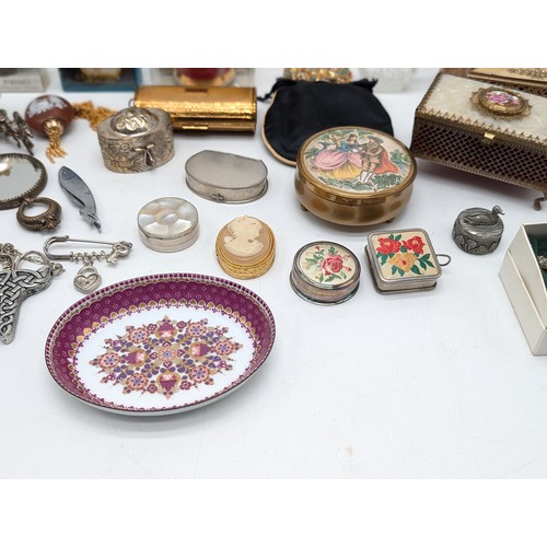 217 - Good Group Mixed Collectables, Antique Trinket Boxes, Swarovski, Perfume Bottles, Jewellery Stands E... 