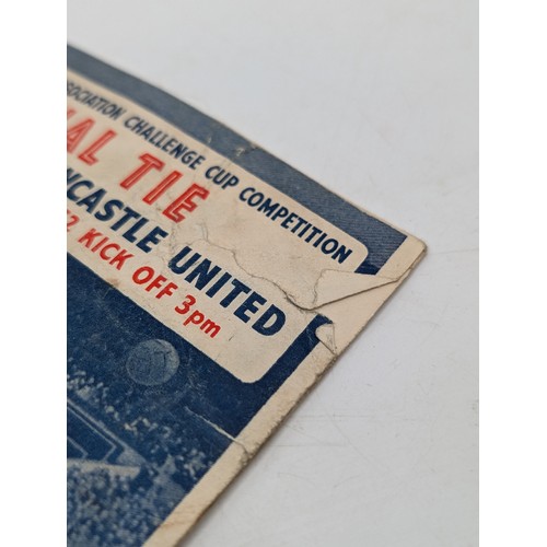 229 - 1952 FA Cup Final Programme With Song Sheet - Arsenal V Newcastle Slight Tear Upper Right Staples Sl... 