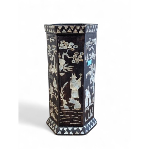 253 - An Antique Black Lacquer & Mother of Pearl Inlay Brush Pot Depicting Immortals / Wise Men27x13cm Som... 