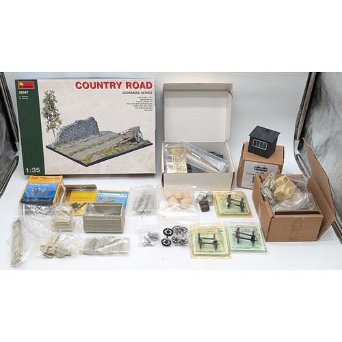 401 - Group 'O' Gauge Accessories Country road New, Wheels, Accessories, Sealed Model Kits, Bachmann Courr... 