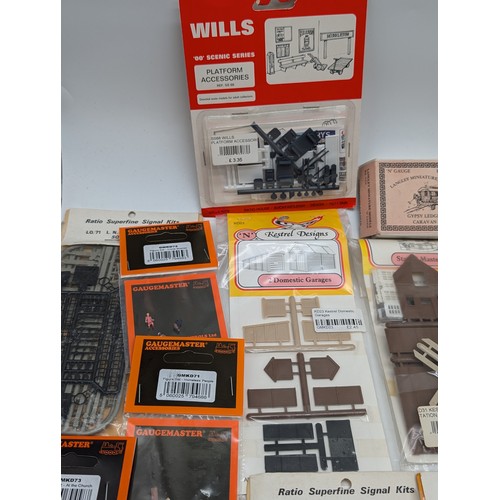 405 - Good Mostly Sealed N Gauge Bundle Accessories, Peco, Gaugemaster, Wills,  KRS, Loads Here !