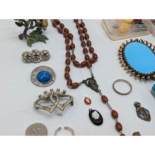 478 - Eclectic Group Mixed Vintage Jewellery, Some 9ct Gold Noted, Small Gold Cameo, 9ct Earings, Brooches... 