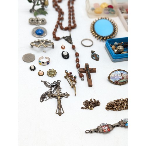 478 - Eclectic Group Mixed Vintage Jewellery, Some 9ct Gold Noted, Small Gold Cameo, 9ct Earings, Brooches... 