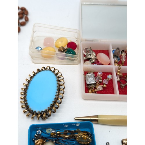 478 - Eclectic Group Mixed Vintage Jewellery, Some 9ct Gold Noted, Small Gold Cameo, 9ct Earings, Brooches... 