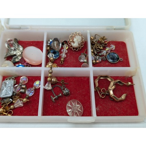 478 - Eclectic Group Mixed Vintage Jewellery, Some 9ct Gold Noted, Small Gold Cameo, 9ct Earings, Brooches... 