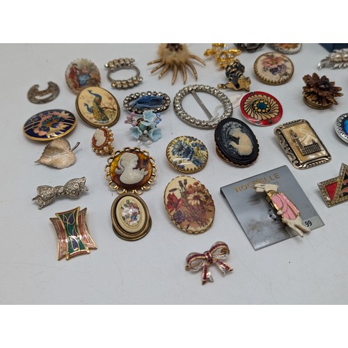 483 - Large Bundle Vintage Brooches, Cameos, Dragonflies All Sorts Here !