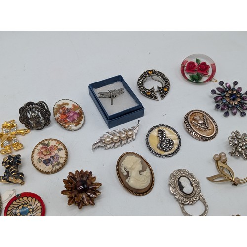 483 - Large Bundle Vintage Brooches, Cameos, Dragonflies All Sorts Here !