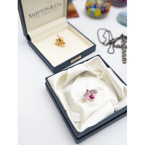 489 - Good Group New and Boxes Shipton & Co Stone Jewellery and ornament Bundle All With Original Boxes