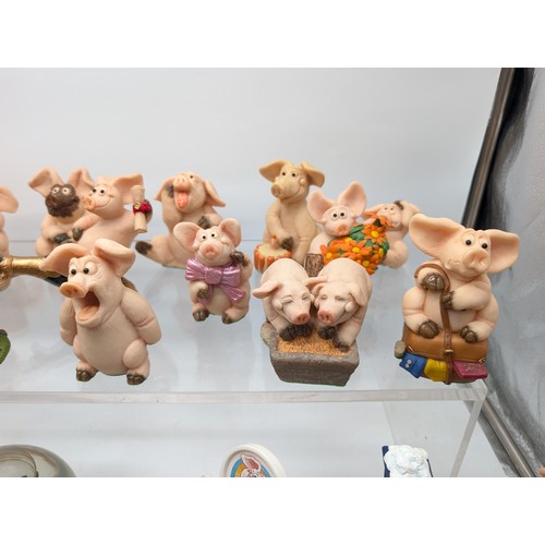 200 - A Large Group of Unboxed Piggin Figures, All In Excellent Condition