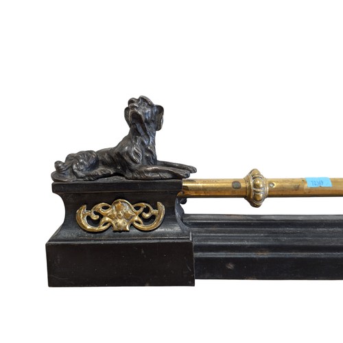 5 - An Elegant Antique 19th Century Fireplace Fender, Brass & Cast With Attractive Seated Dogs 95x19cm