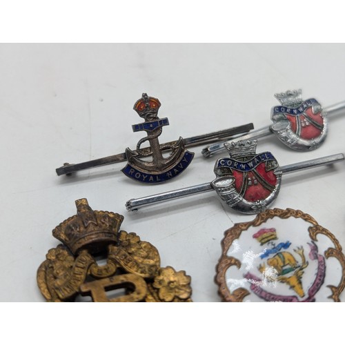 251 - Good Group Antique / Vintage Military Badges / Sweetheart Brooches Etc Including WW1 Seaforth Highla... 