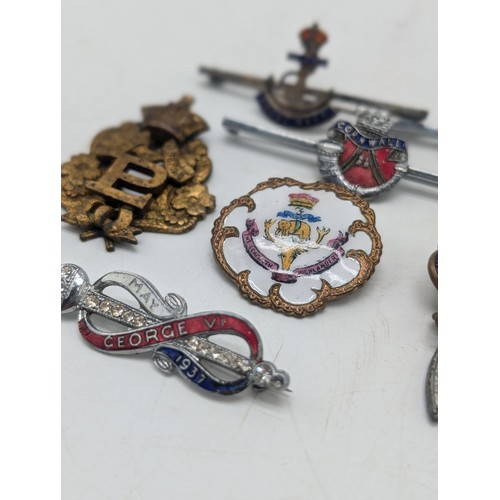 251 - Good Group Antique / Vintage Military Badges / Sweetheart Brooches Etc Including WW1 Seaforth Highla... 