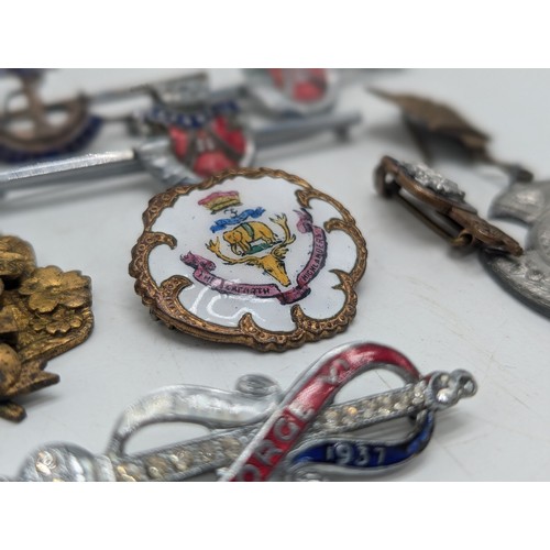 251 - Good Group Antique / Vintage Military Badges / Sweetheart Brooches Etc Including WW1 Seaforth Highla... 