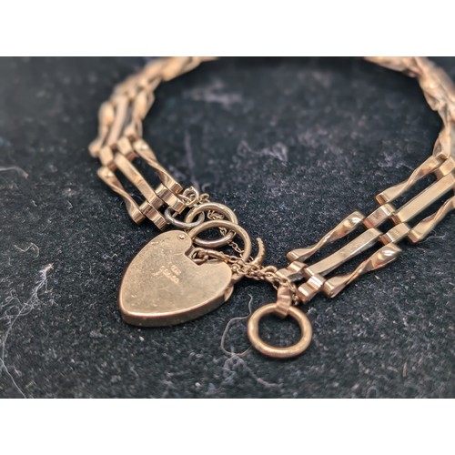 469B - Vintage Three Bar Gate 9ct Gold Heart Clasped Bracelet - 11.84g