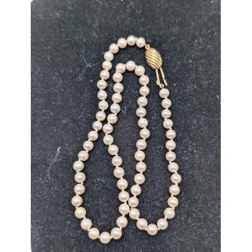 468C - Attractive Vintage Pearl Necklace With 9c Gold Clasps -  20