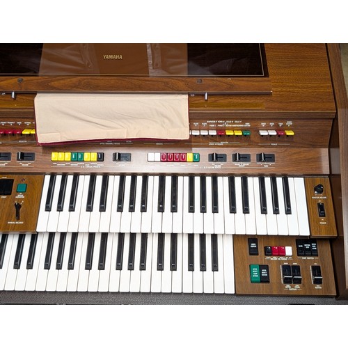 92 - Yamaha Electone C605 Organ, With Pedals, All Original Case and In Working Order